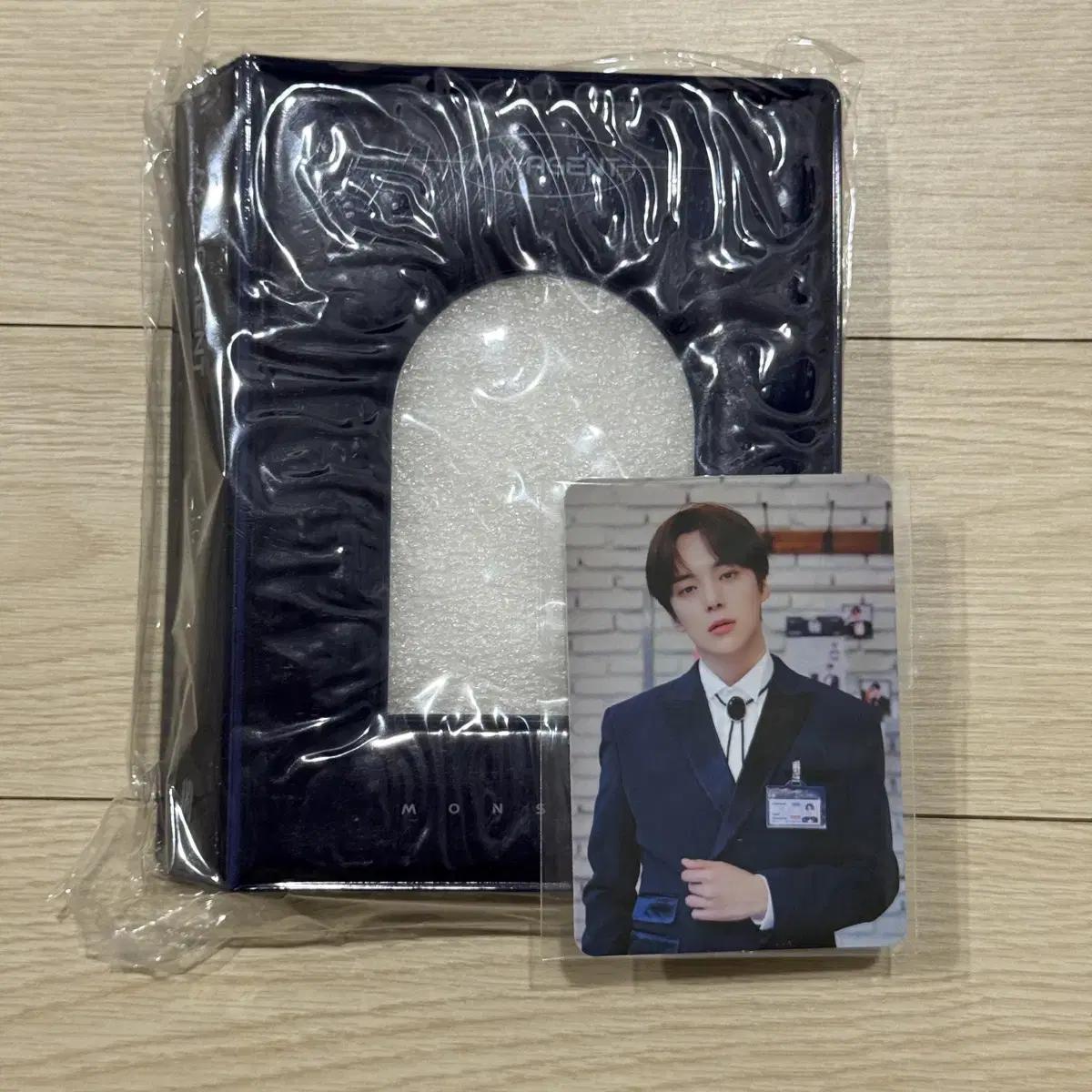 

Monsta X Фанкон MD Товары Коллекционный альбом для фотокарточек + Фотокарточка Минхёка