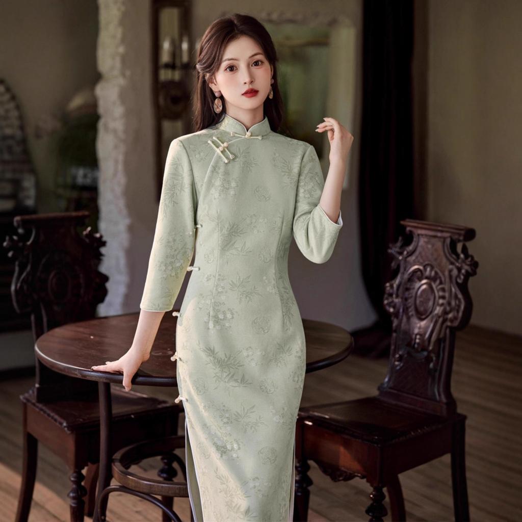1011 autumn new cheongsam new Chinese green young nine-quarter sleeve cheongsam waist stand-up collar low split cheongsam