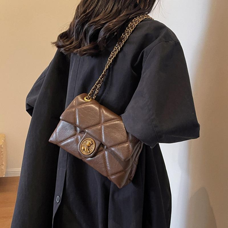 Bag Women'S New Diamond Small Fragrant Wind Strip Commuter Messenger Bag Large Capacity High-End Fashion Armpit Bag