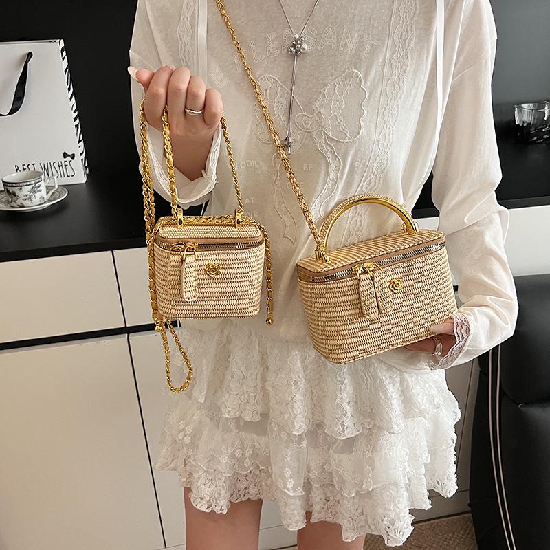 Retro taška přes rameno ve stylu slámy s řetízkem