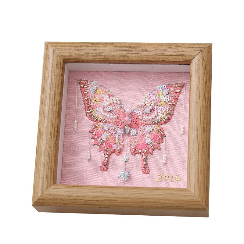 Handmade embroidery DIY material package embroidery, handmade embroidery beads embroidery, novice photo frame painting