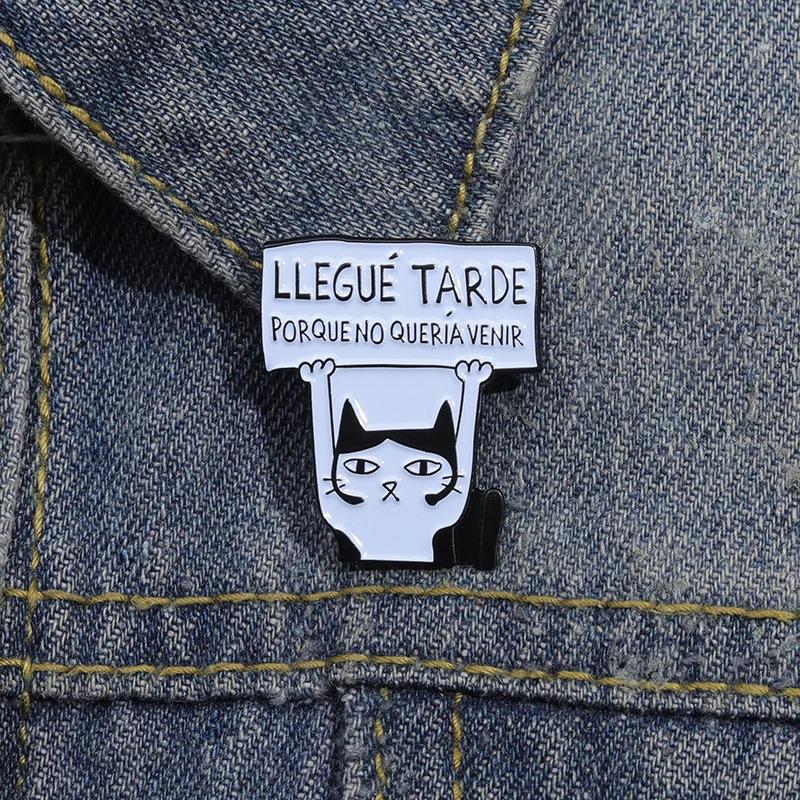 Cat Funny Enamel Spanish Pin Llegue Tarde Porque No Queria Venir Brooches Lapel Backpack Badge Punk Gothic Jewelry Gifts For Kid