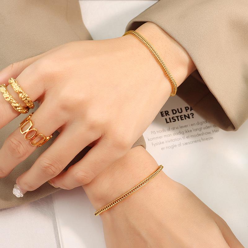 Marka 18K Gold-Plated Titanium Steel French Hollow Clavicle & Bracelet Set - Non-fading Minimalist Jewelry