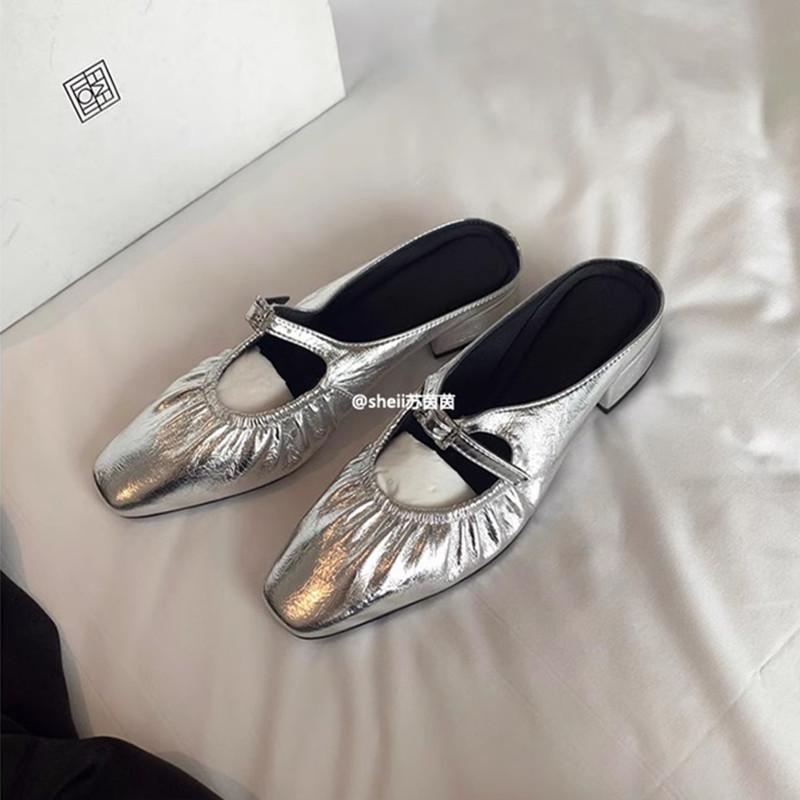 

Su Yinyin has the same style, the new square head calfskin pleated bag head thick heel slippers for women s half-drag outer wear in summer 2025. 34