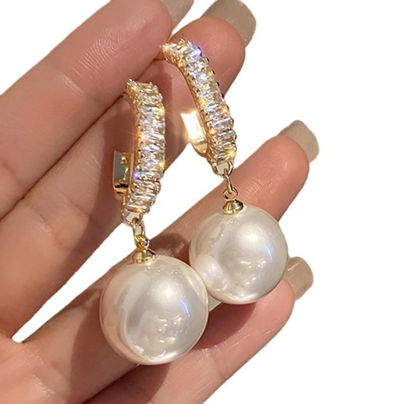 Elegant Imitation Pearl and Diamond-Studded Earrings for Women