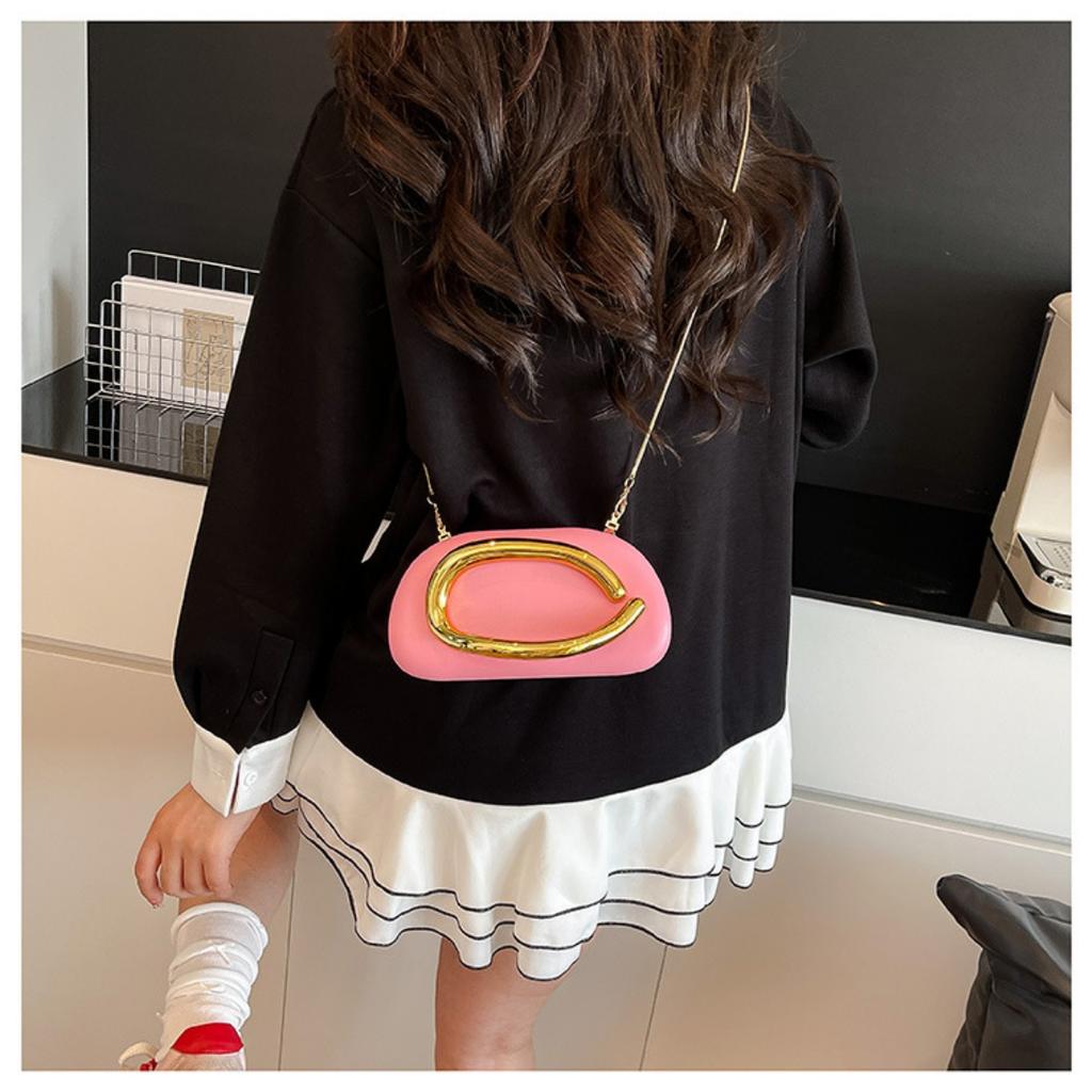 Ladies' Detachable Chain Shoulder Strap Bag -Gold Metallic PVC Banquet Handbag with Magnetic Closure Design, Simple and Fashionable Commuter Party Use