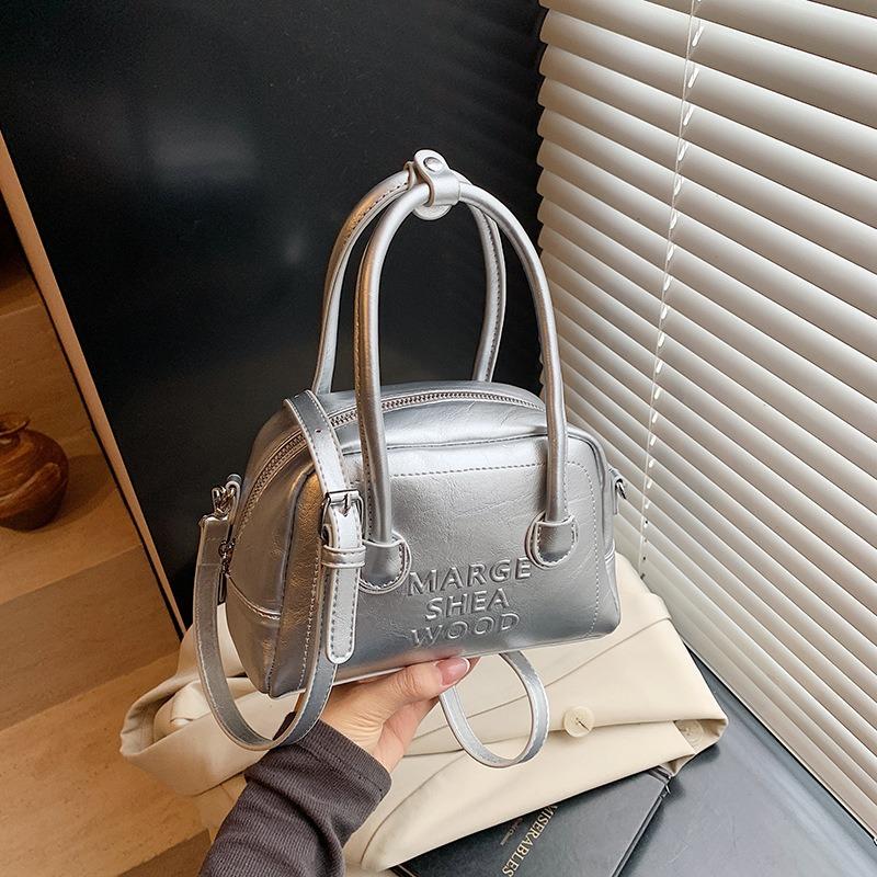 High-end Small Bag Women's New Fashion Versatile Messenger Bag Popular Portable Pillow Bag