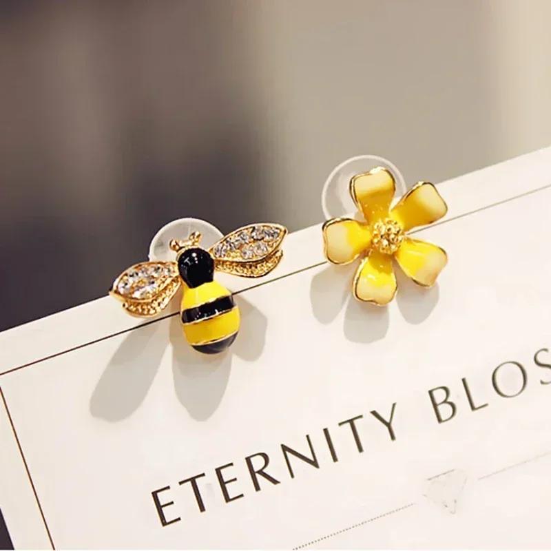Women Creative Gifts Cute Bee Flower Earrings Korean Edition Girl's Versatile Style Asymmetric Creative Exquisite Earrings Gift