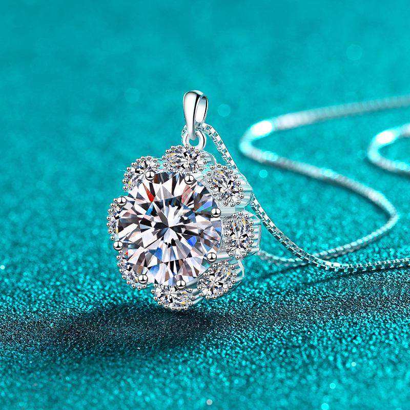 Yin Baichuan S925 Sterling Silver Sunflower Moissanite Necklace for Women - Luxurious, Elegant, and Exquisite Festival Gift.