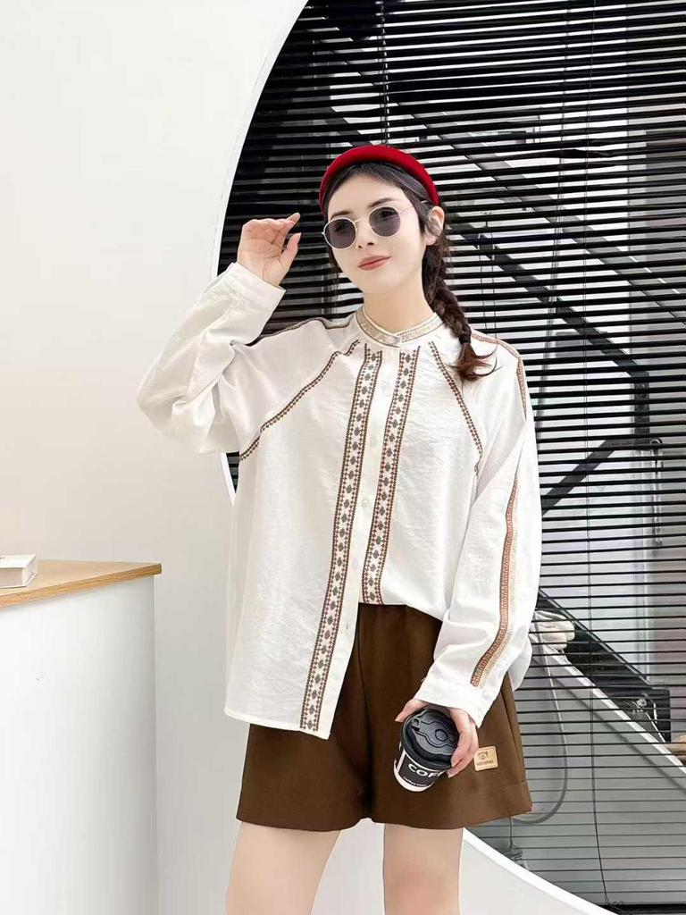 2025 Spring Artistic Embroidery Crochet Cotton Women's Loose Round Neck Cardigan Shirt