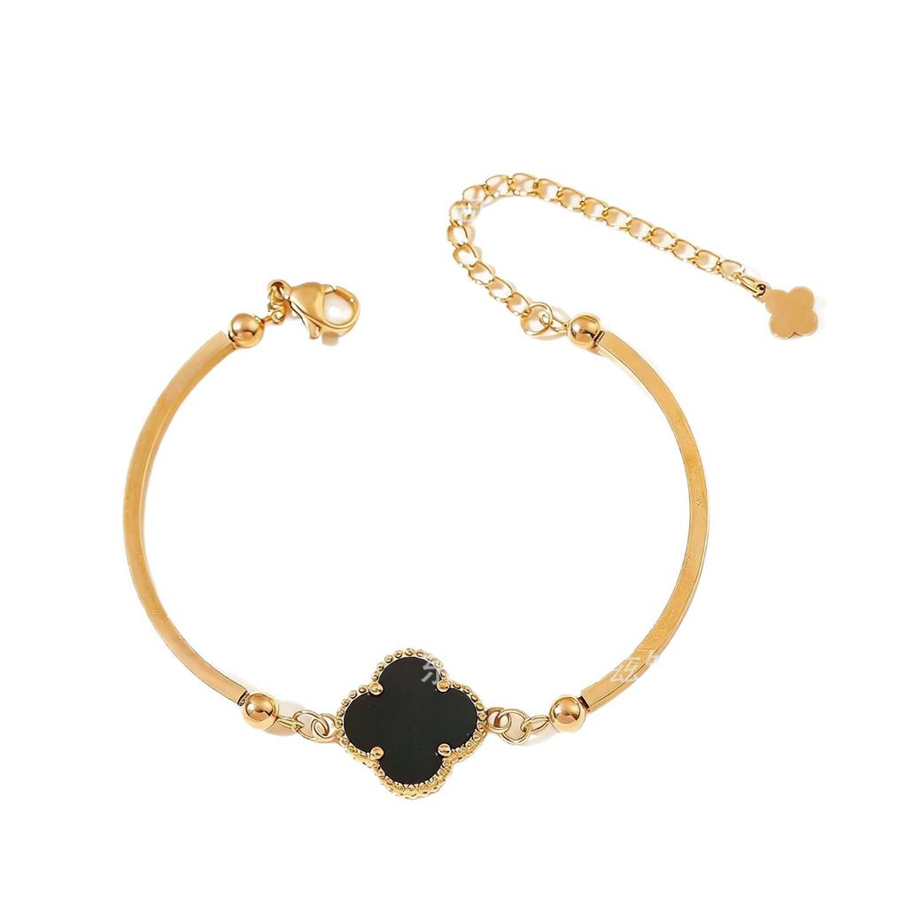 Gold Four-Leaf Clover Bracelet: Elegant, Colorfast & Stylish