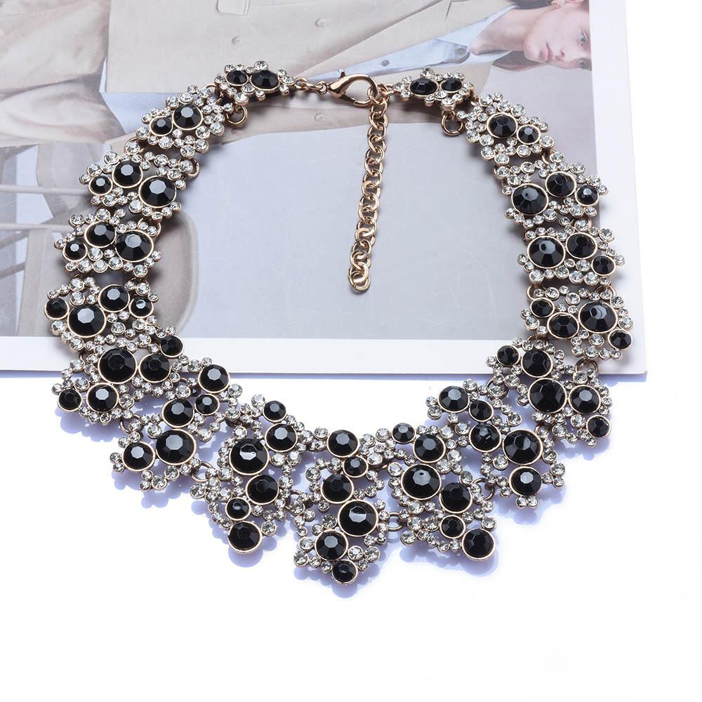 Exaggerated Short Fake Collar Pearl Necklace, High-End Fashion Retro Flower Thick Necklace, Female