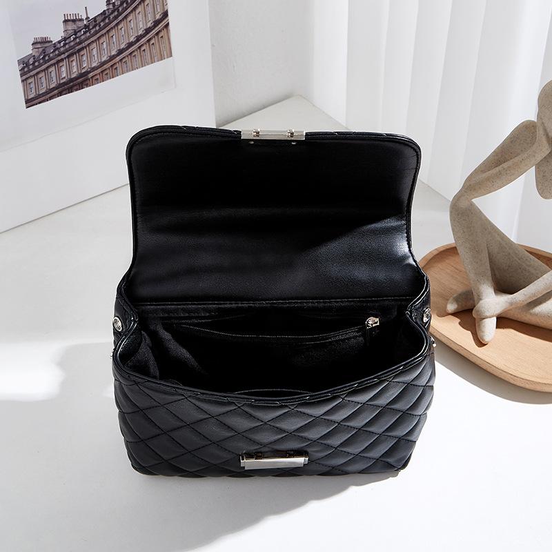 Diamond-shaped Chain Small Square Bag, Single Shoulder Strap, Side-zip Closure Small Bag