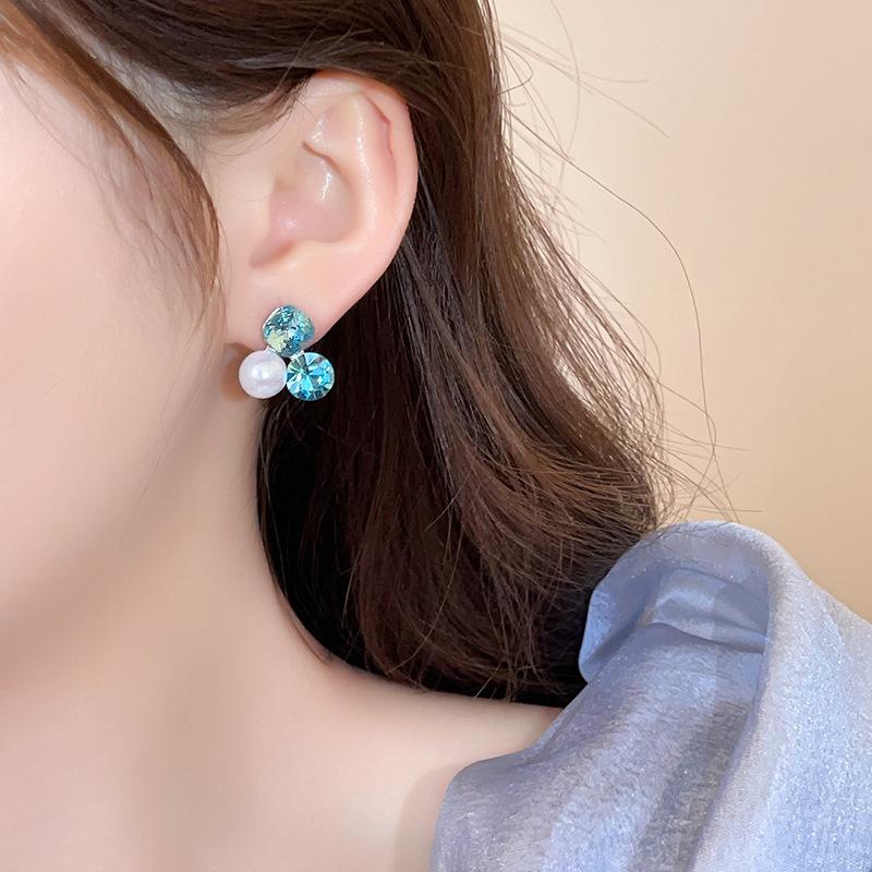 Silver Needle Diamond Triangle Pearl Geometric Stud Earrings Small Fresh Personality Design Earrings Delicate Premium Earrings