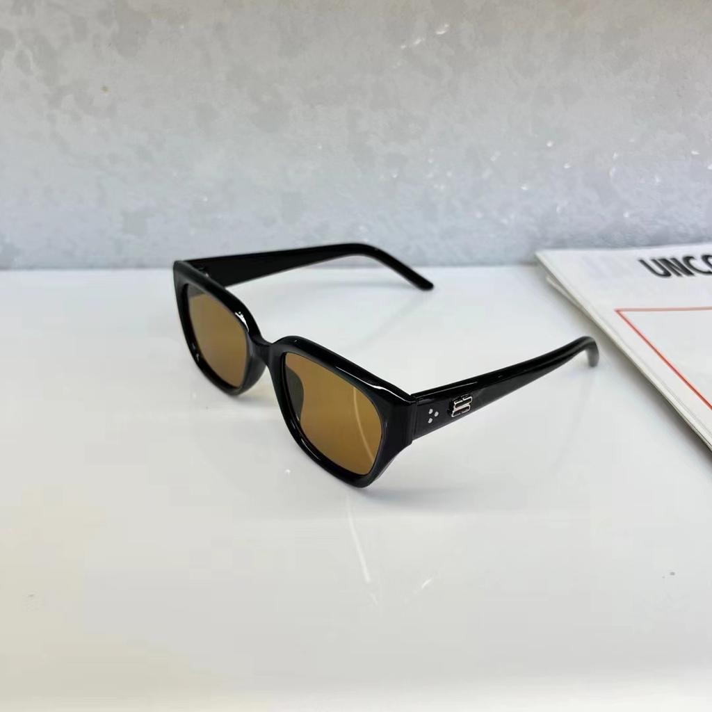 Korean Style Square Sunglasses Women Summer Fashion Trendy UV Protection Sun Glasses for Men and Women