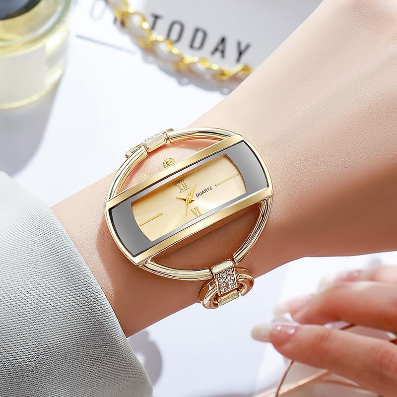 Hochwertige und exquisite Damenuhr Kleine Allround-Quarz-Armbanduhr mit dünnem Armband Quadratische Uhr Modetrend Exquisites Armbanduhr