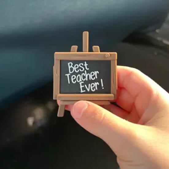 Yousheng 3Pcs/Set Graduation Mini Blackboard Ornament with Stand Message On A Blackboard Wooden Sign Desktop Decoration Graduation Season Teacher Gift