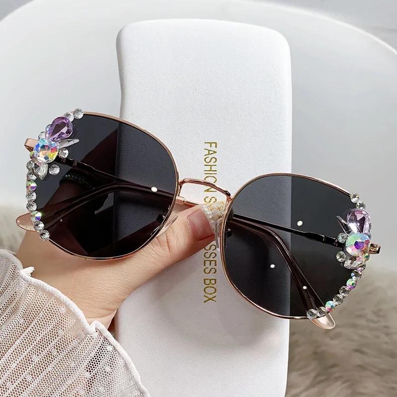 2025 Fashion Round Luxury Brand Sunglasses Women Bling Diamond Sun Glasses Vintage Shades Female Pink Eyewear Gafas De Sol