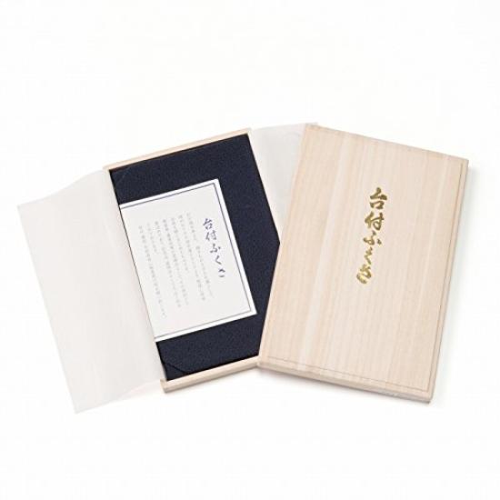 

Plain navy blue cloth with stand, white lining, suitable for both formal and informal occasions