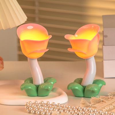 Lumină de noapte LED Lalea Lampă de noptieră florală creativă Luminozitate galben cald Lampă de dormitor Lampă de masă alimentată cu baterii