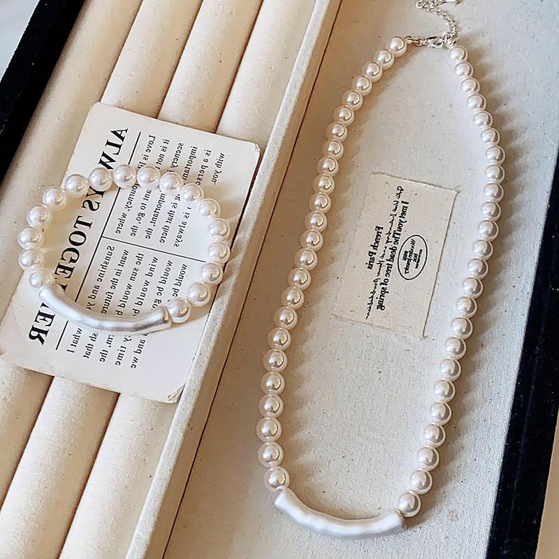 French Vintage Geometric Pearl Necklace With Floral Design For Office And Casual Wear