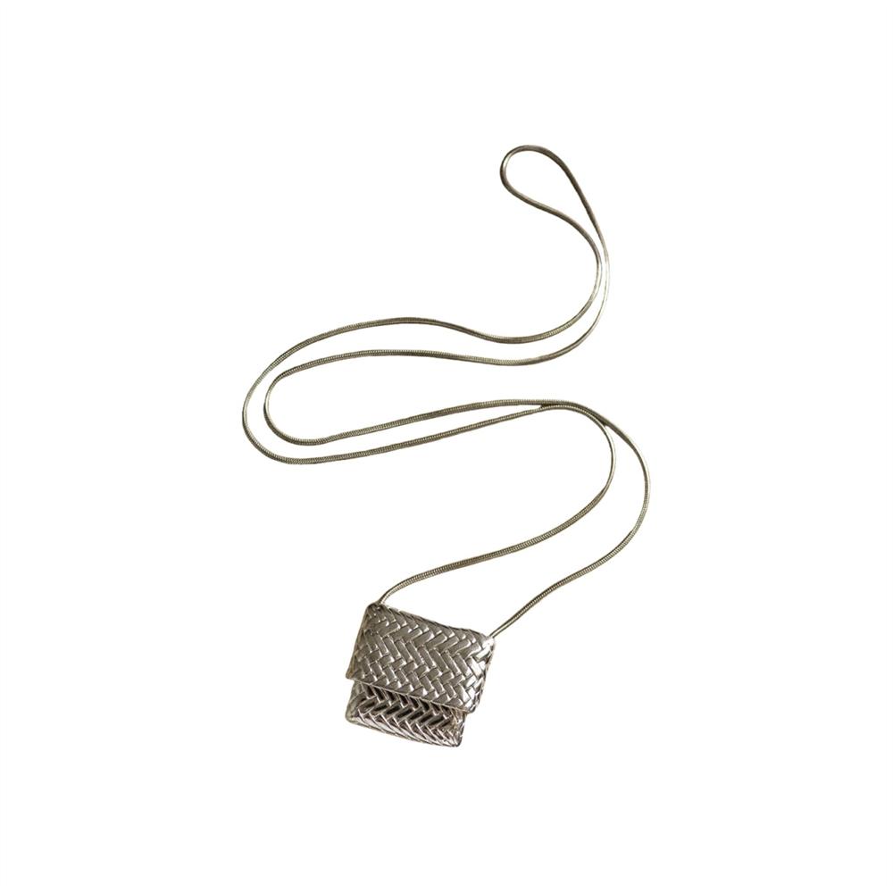 Minimalist Fashion Vacation Style Bag Pendant Long Necklace for Women Luxury Unique High-End Vintage Layered Sweater Chain