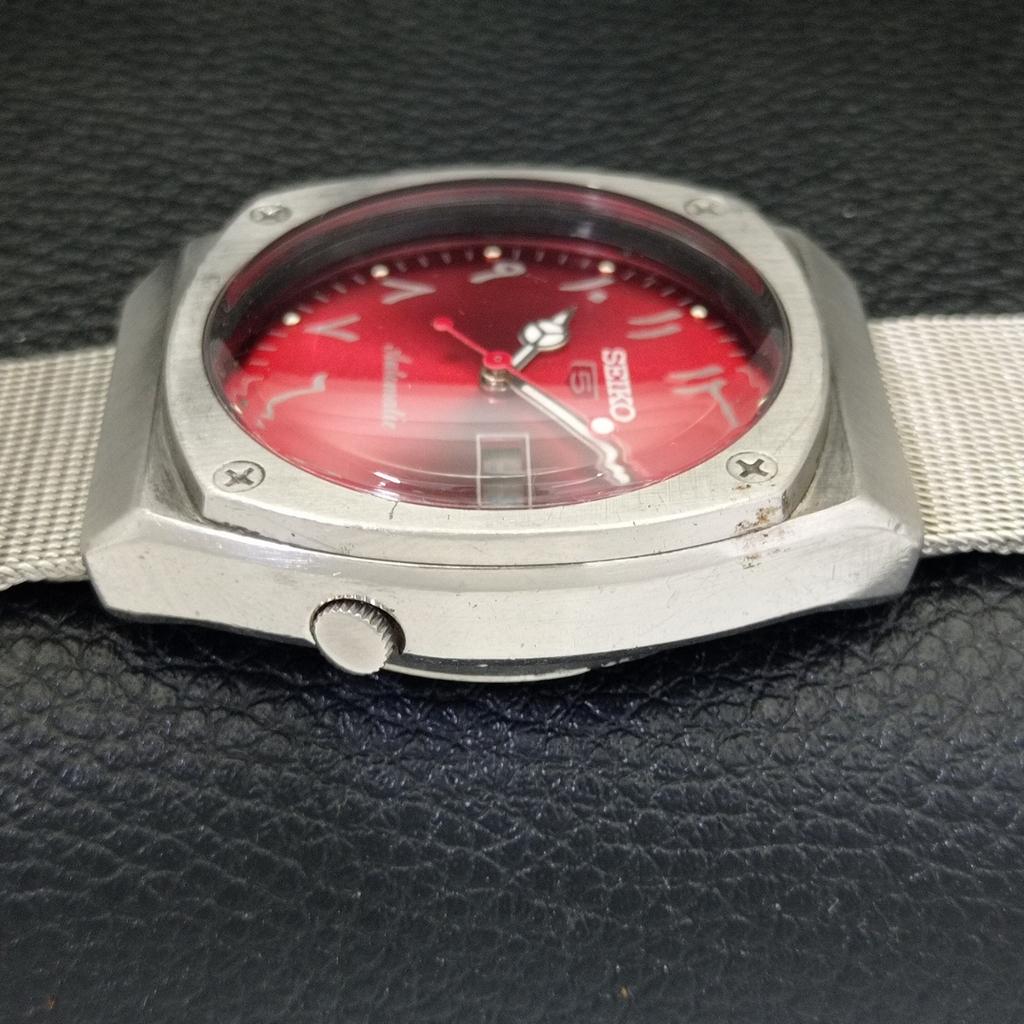 AUTOMATIC VINTAGE SEIKO JAPAN 7009A MENS ARABIC RED COLOR DIAL WATCH A701393-5 R206a-a701393