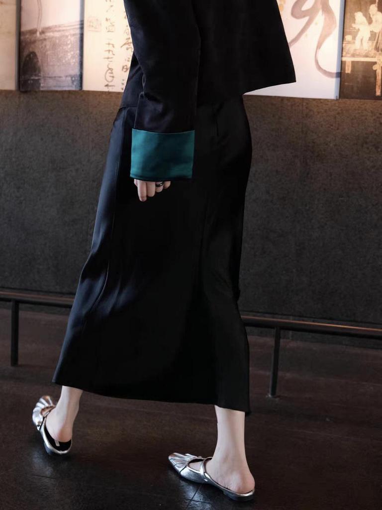 Elegant Vinegar Satin Skirt: Glossy Texture with Side Slit