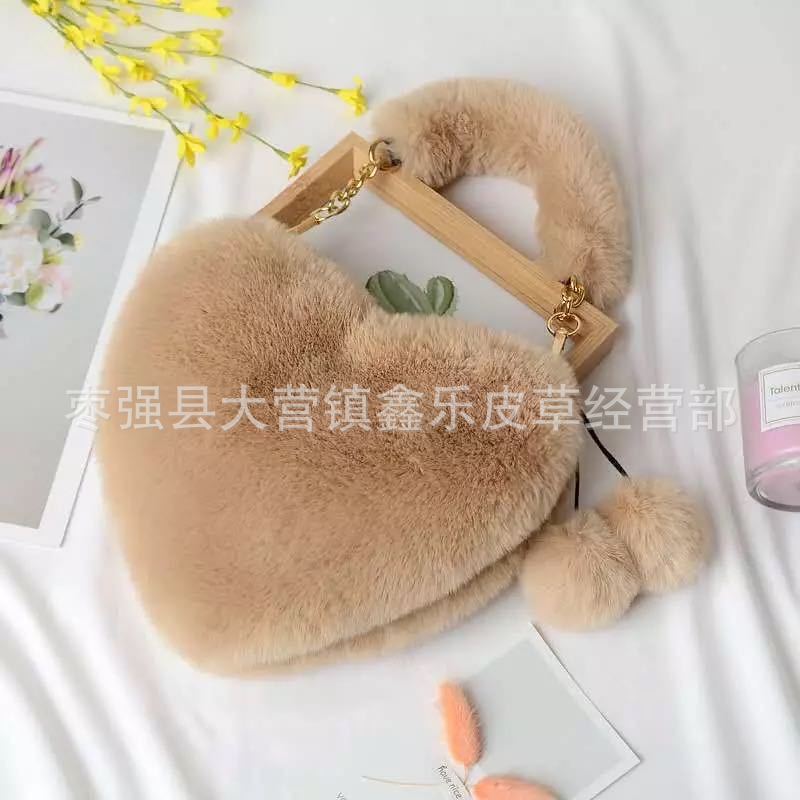 E-commerce, New Handbag Bag, Plush Love Bag, Portable Peach Heart Bag, Chain Bag, Shoulder Messenger Bag.