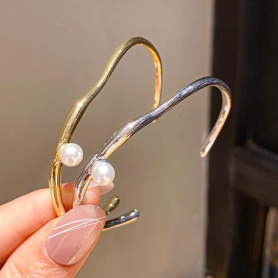 Pearl Bangle Bracelet With Gold Plating For Elegant Office And Casual Wear