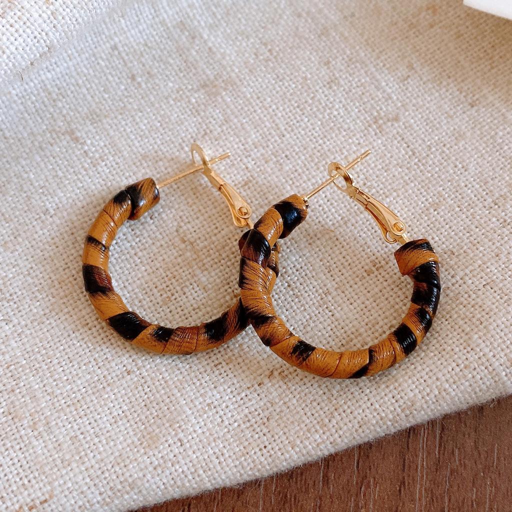 Vintage round leather leopard print earrings earrings fashionable personality simple earrings women