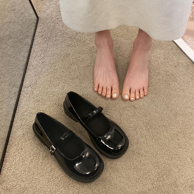 Retro Mary Jane shoes women's high heels new spring round head thick heel single shoes with skirt small leather shoes