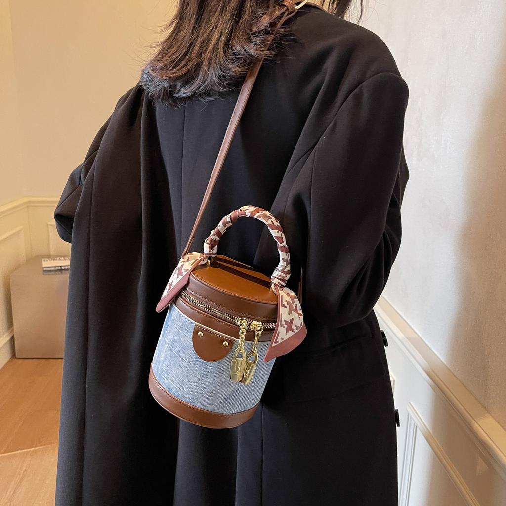 Niche bag women's 2025 new spring fashion high-end messenger bag portable cylinder bag shoulder bucket bag