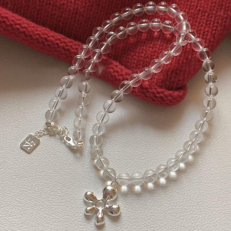 

Простое высококачественное прозрачное стеклянное ожерелье с цветком из бисера, женское нишевое дизайнерское персонализированное простое ожерелье на шею, цепочка на ключицу