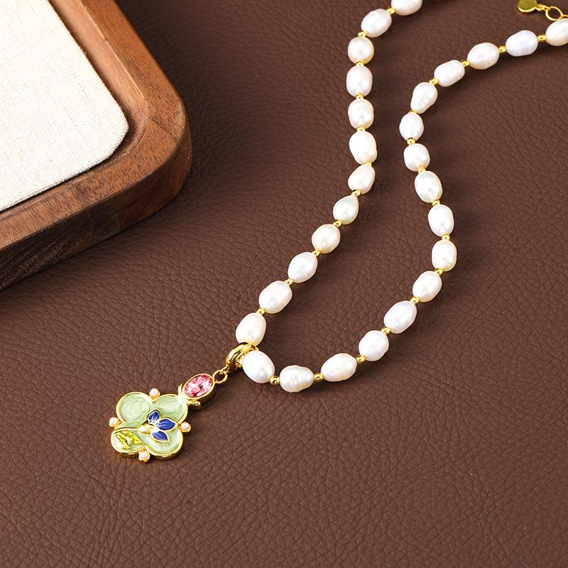 Antique-Style Enamel Flower Oil Painting Pearl Stud Earrings: Niche Literary Retro Luxury for Autumn/Winter