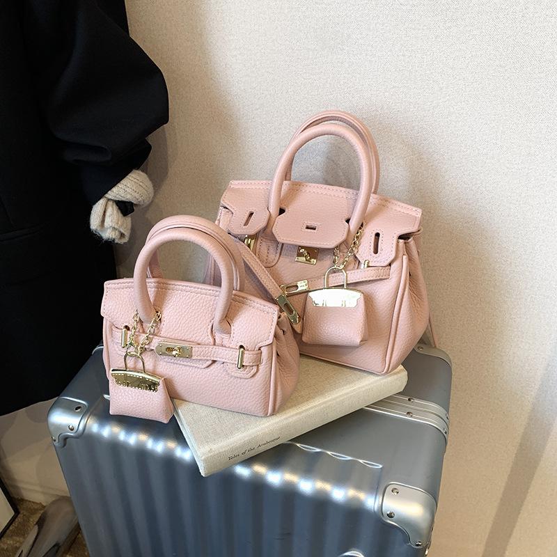 New Fashionable Versatile Portable Shoulder Messenger Bag