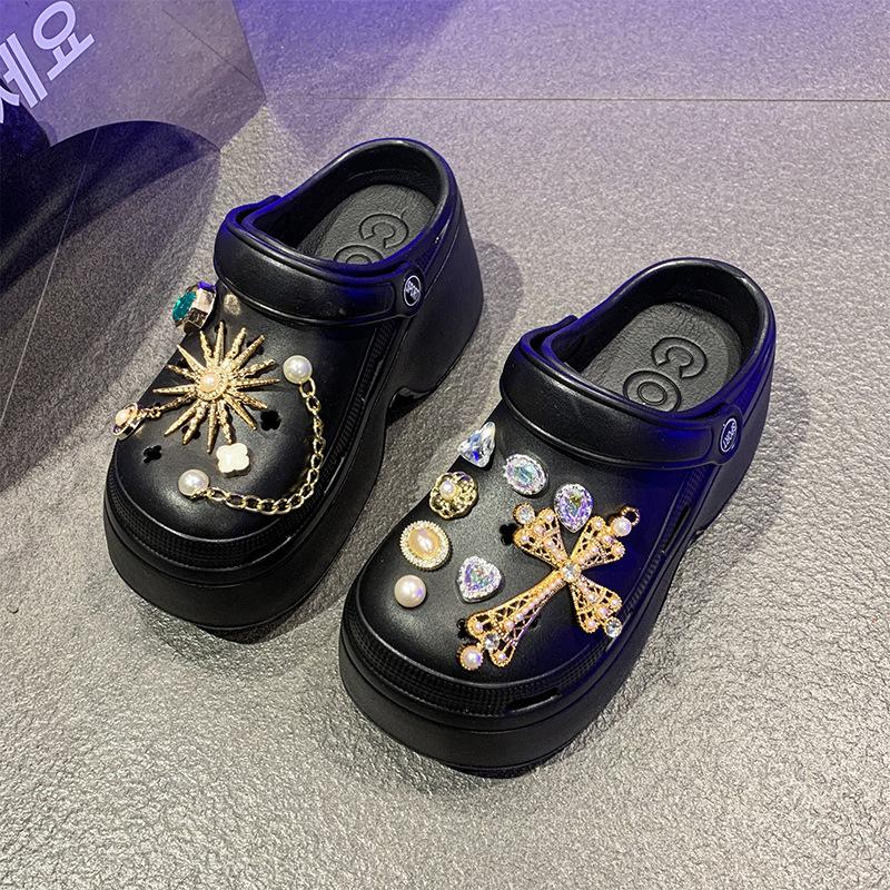 Internet celebrity rhinestone small 7CM hole shoes women wear summer new muffin thick bottom cute bag head cool