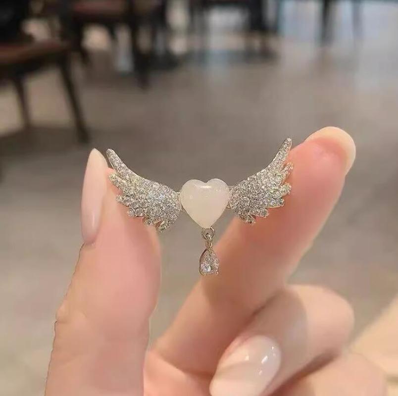 

1Pc Chic Angel Wings Brooches for Men Women Exquisite Rhinestone Wings Pins Jewelry Trendy Accessories Party Gifts v