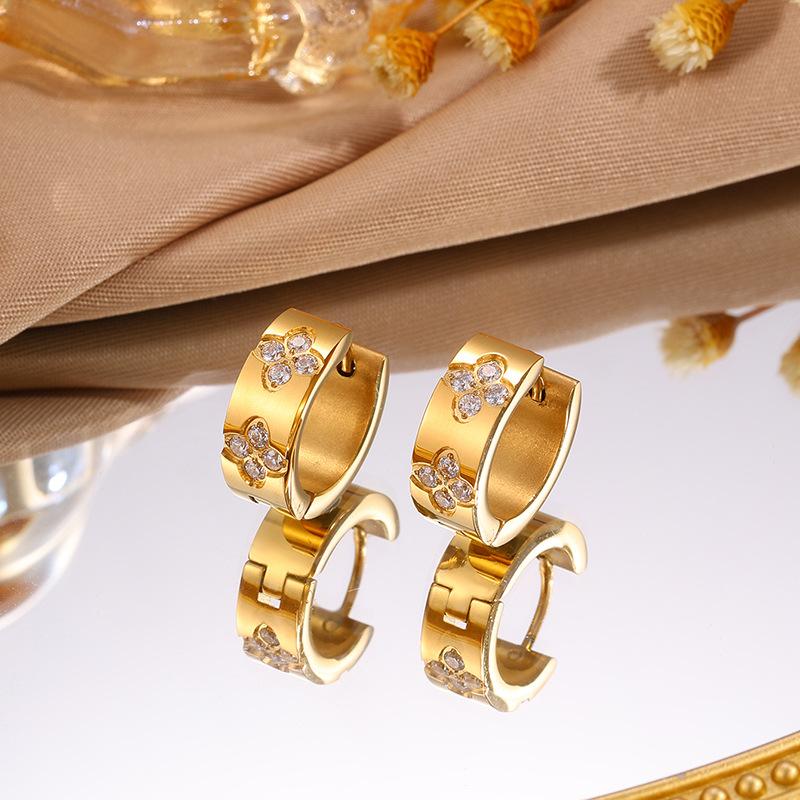 European and American Titanium Steel Lucky Grass Diamond Earrings Women's Light Luxury High-end Trend Does Not Fade Four-leaf Clover Ear Clips
