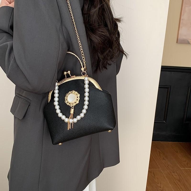 Xiaoxiangfeng Pearl Handbag Women's 2025 New Korean Version Fashion Niche Shoulder Bag Crossbody Clip Shell Bag