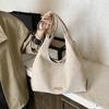 Stylish, simple and high-end single shoulder armpit bag women's new super soft temperament commuter dumpling oblique span bag