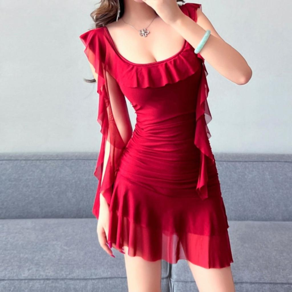 Sweet and spicy skirt with waist closed, beautiful seaside vacation, red dress irregular ruffle edge short skirt tide