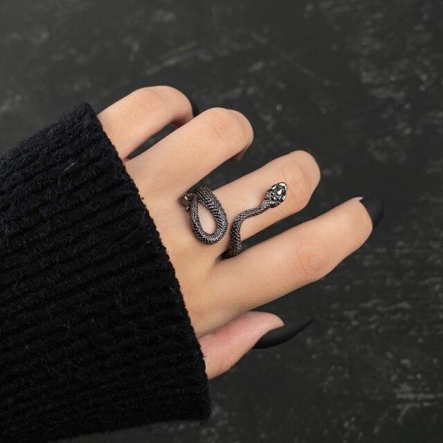 Retro For Women Punk Butterfly Heart Rings Set Retro Gothic Ancient Color Color Dice Angel Wings Charms Finger Rings JewelryVintage Rings