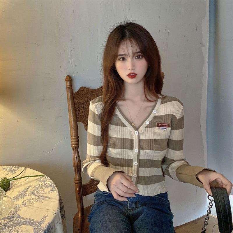 

Beautiful shirt with fashionable cardigan design sense chic pure desire sexy hot girl top bottoming shirt female tide One size fits all [recommended 80-60kg] хаки