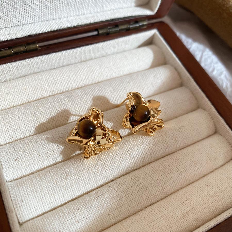 Silver needle tiger's eye stone pleated geometric stud earrings Maillard retro light luxury temperament earrings personalized versatile earrings