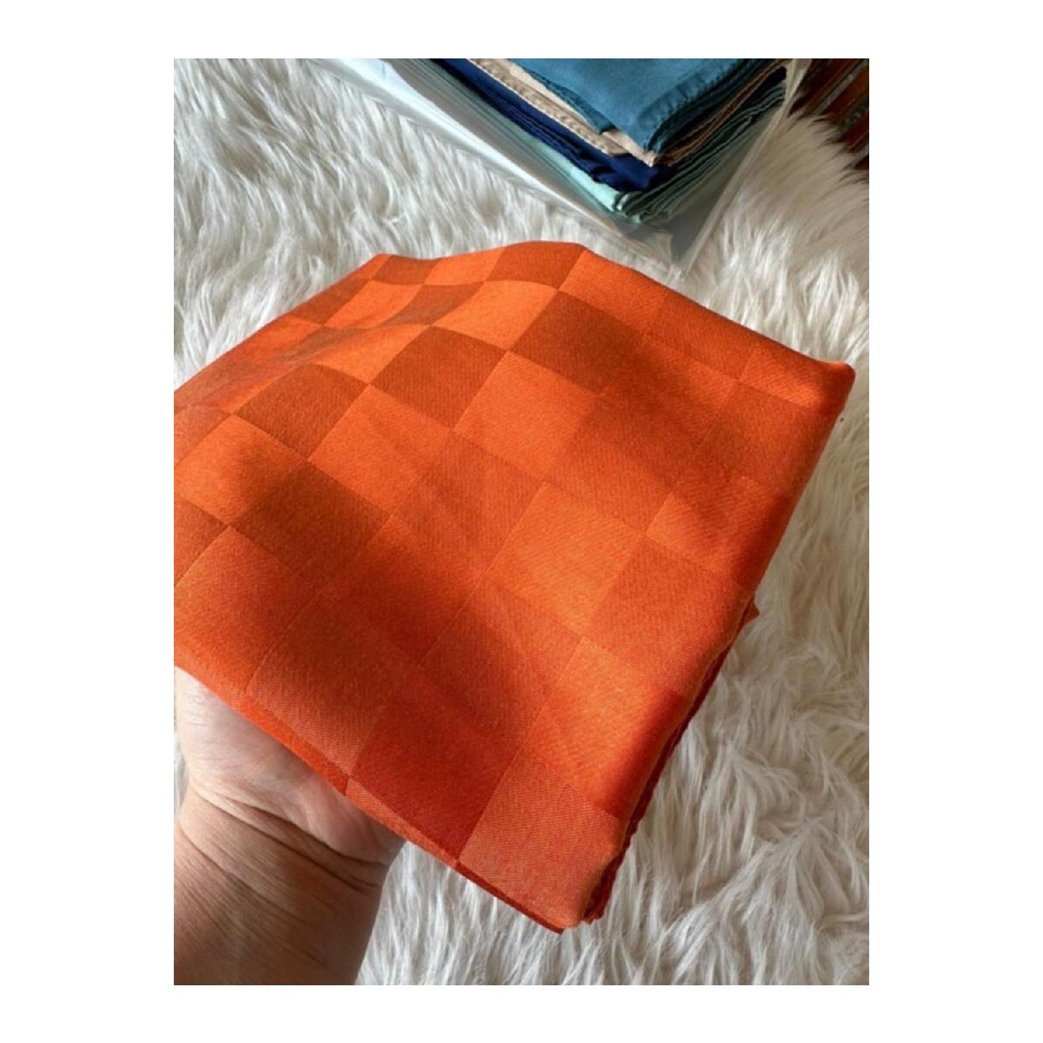 

Bonjela Brand Dama Silky Jacquard Shawl - Orange 75 x 190 чистий