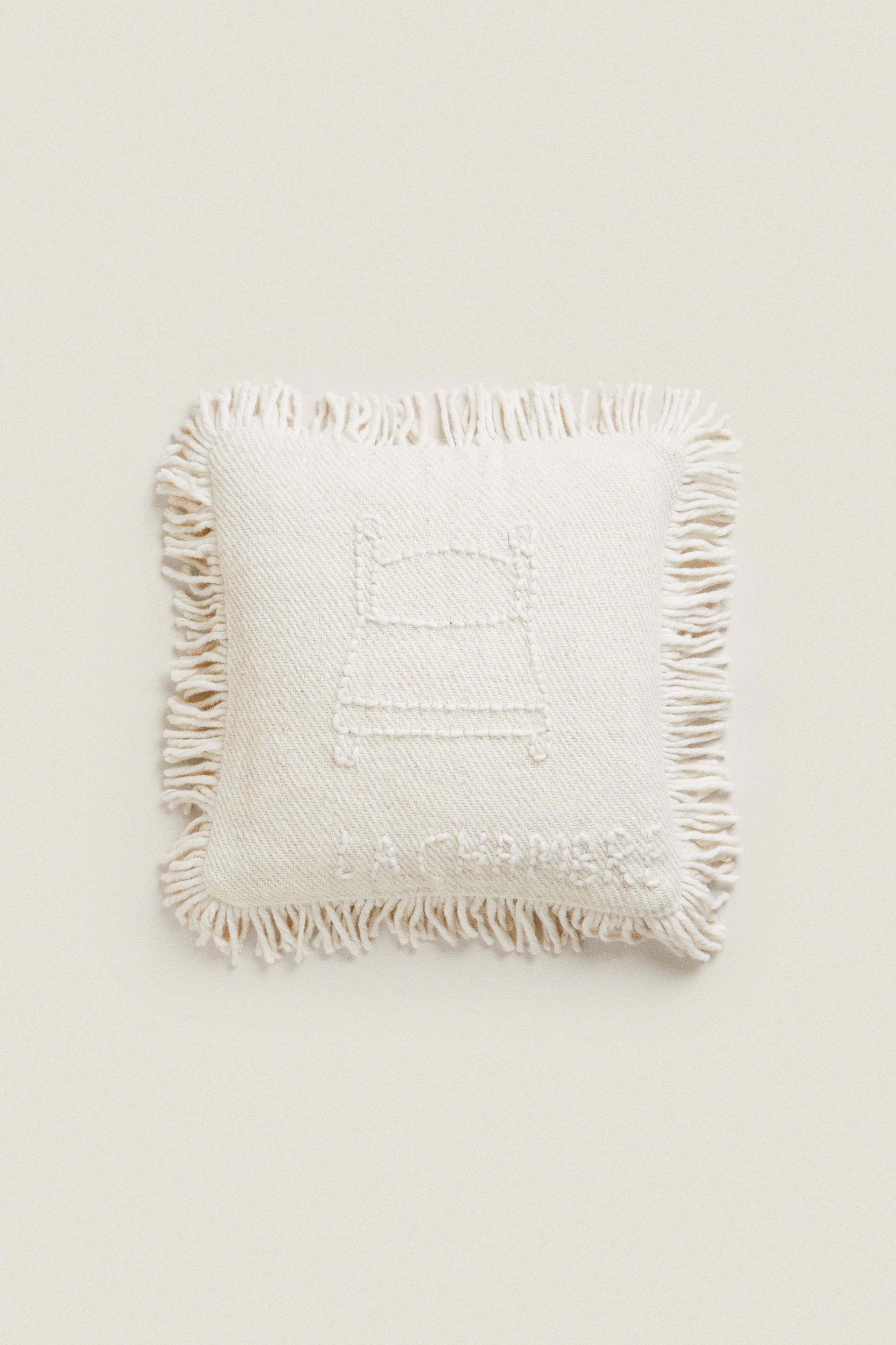 

ШЕРСТЯНОЙ ЧЕХОЛ НА ПОДУШКУ