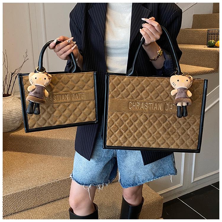 Women's Large Capacity Fashionable Handbag - 2025 Autumn Trend, Versatile High-End Shoulder Bag