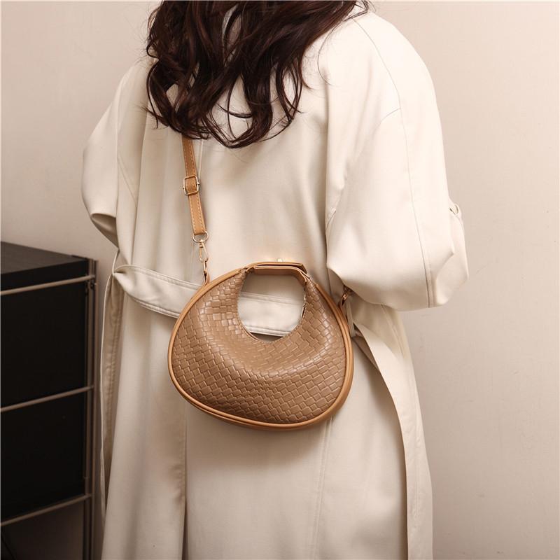 Yogodlns Borsa a tracolla in pelle PU di alta qualità da donna, nuova borsa a tracolla di design di nicchia alla moda, stile semplice, borsa hobo intrecciata da donna