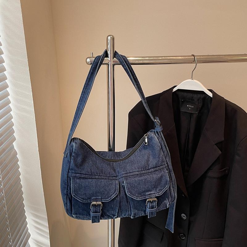 Denim Tote Bag For Women With Zipper Closure And Casual Style For Daily Use